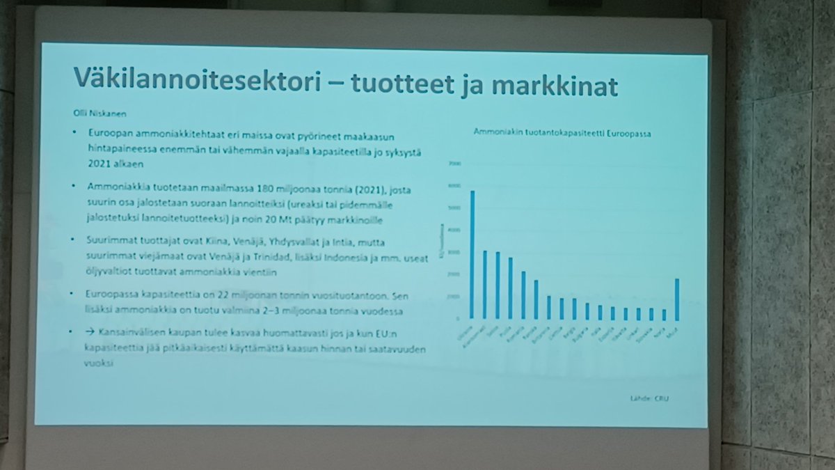EllaAnu's tweet photo. Maataloustieteen päivillä hyvää koontia nurmista ja laidunnuksesta! Timotei kestää kuumaa jos vettä riittää. Suurin juuristo nurmiheinillä kun 150kgN/ha. Laidunnus motivoi lehmää vaikkei olisi edes syötävää. #maataloustiede2022 @ProAgria https://t.co/MMQPc2Y98p