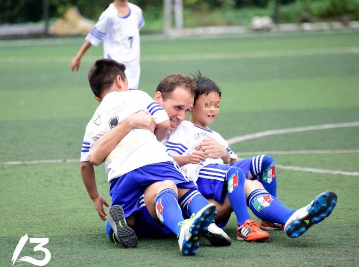 EttoreSequi's tweet photo. 15 giugno: “Ciao Filippo”. Oggi sono quasi due anni e mezzo che ci hai lasciato.
Chongqing 3 giugno 2018: Evento sportivo “il mio piccolo sogno della coppa del mondo”. Raccolta fondi per donare una biblioteca a una scuola elementare in una periferia. https://t.co/0y9AcUI2Oq