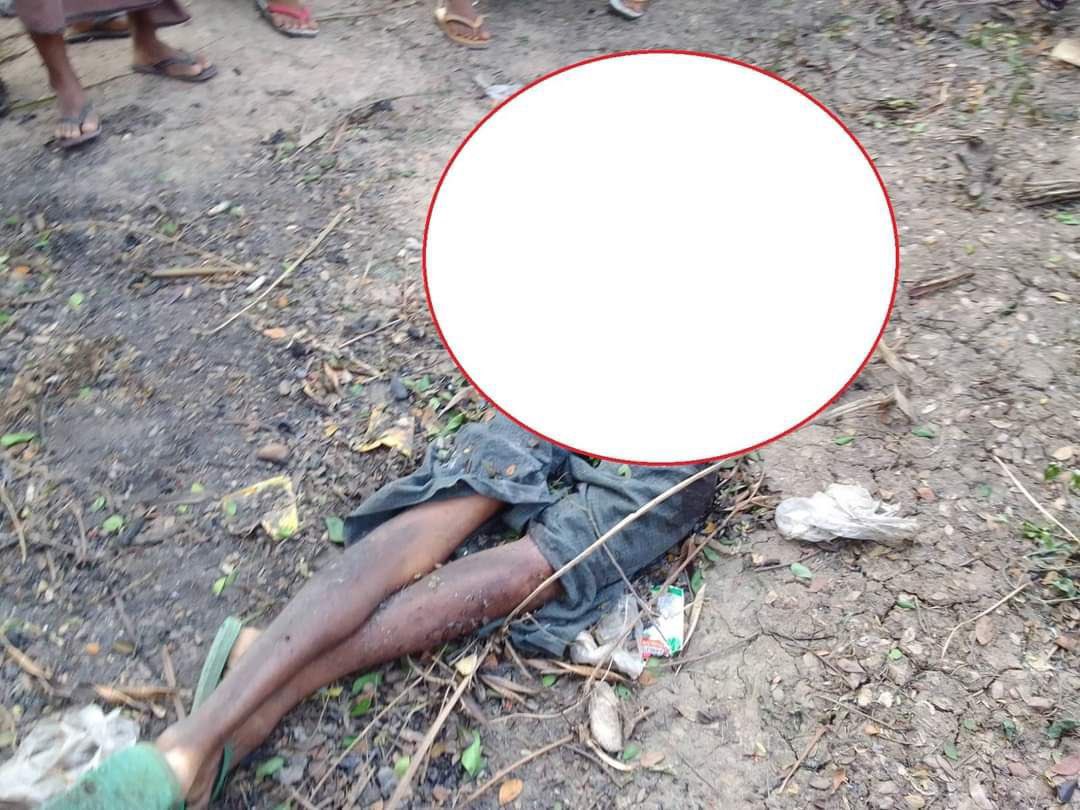 SAC troops bombarded by 2 helicopters, bombed and burnt down the residential properties at 5 points and killed a local residents in Maekone village, Wetlet tsp, yesterday. #2022Jun15Coup #WarCrimesOfJunta #WhatsHappeningInMyanmar