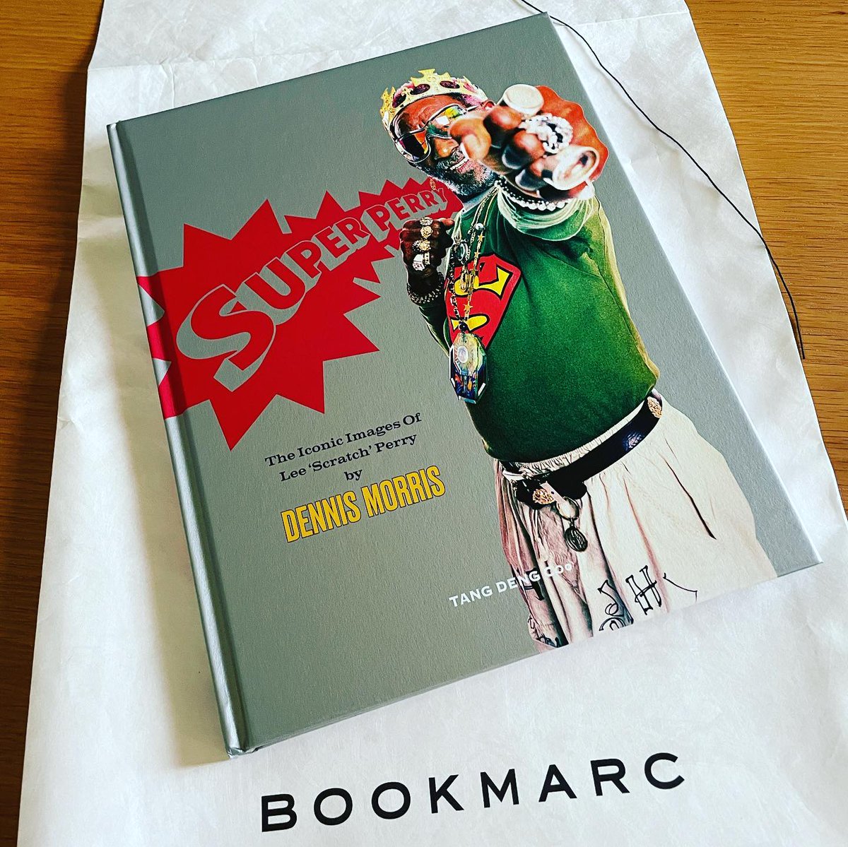 24x7records's tweet photo. 「SUPER PERRY」6/22迄。BOOKMARC原宿。
@_DennisMorris @TANGDENGCo #LeePerry #DennisMorris #SuperPerry #TangDeng #Boocmarc 📚 https://t.co/qpRONpEyPW