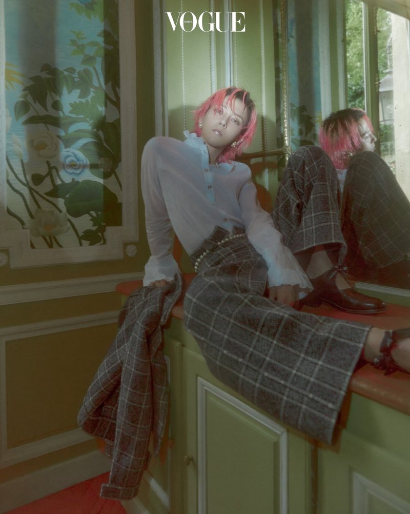 NewsongPlz's tweet photo. #GDRAGON Vogue 7월호 (1)
https://t.co/u6yQRnPnpv https://t.co/xzZnd7aRZu