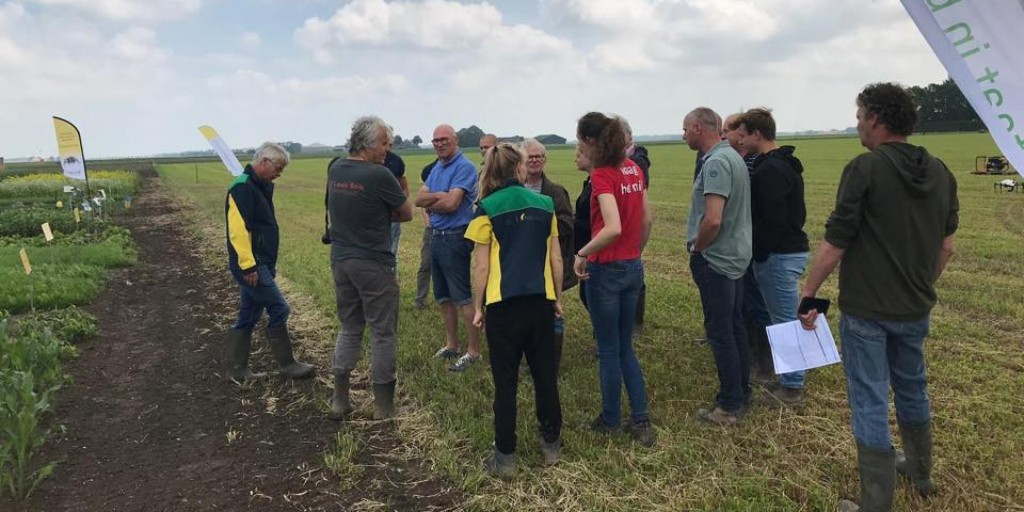 Agrifirm's tweet photo. Staat de #BioVelddag2022 al in je agenda? Op 23 juni staat ons #BioTeam voor je klaar! Maak vanaf 14.00 uur samen met onze specialisten jouw #bio #groenbemesterplan voor dit jaar!
Tot ziens op de Broekemahoeve, Elandhoeve 84, Lelystad
#groenbemester #biologisch #biovelddag https://t.co/CxGst2UQaB