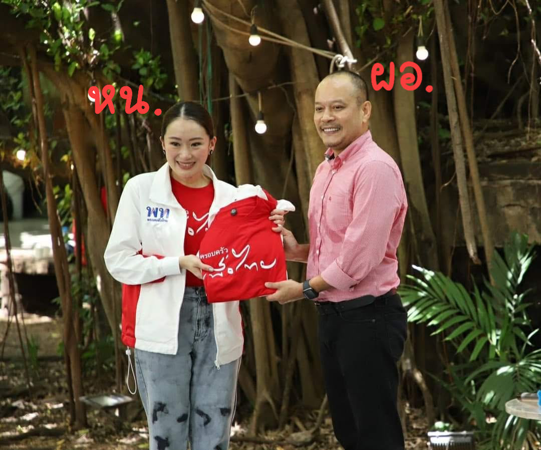 NineatNine9's tweet photo. สลิ่มมันโง่ บูชาบุคคล รักแบบไม่ลืมหูลืมตา 
บางคนเกิดก็ไม่ทัน แต่รักแบบไม่มีเหตุผล
พ่อแม่บอกให้รัก ก็รักไม่หาคำตอบ

รักแบบไม่มีเหตุผล กราบแบบไม่มีเหตุผล ไม่มีผลงาน อิอิ https://t.co/Xaog2qx9Di