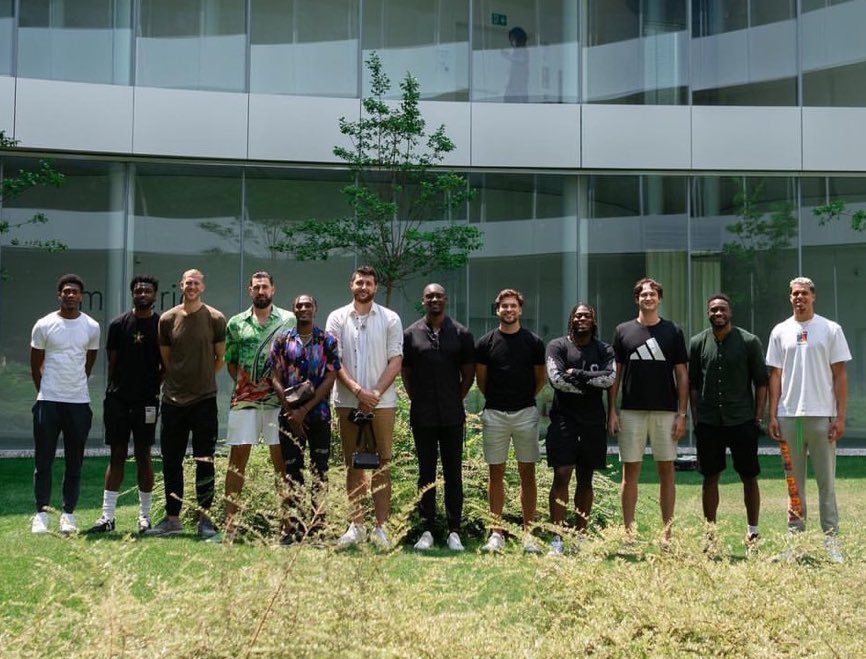 De’Andre Hunter, Chimezie Metu, Mason Plumlee, Jonas Valunciunas, Immanuel Quickley, Jusuf Nurkic, Bismack Biyombo, Corey Kispert, Luguentz
Dort, Danilo Gallinari, Thanasis Antetokounmpo and Michael Porter Jr. in Milan learning about branding as part of NBPA’s One Court Milan https://t.co/bwBOcIUYkU