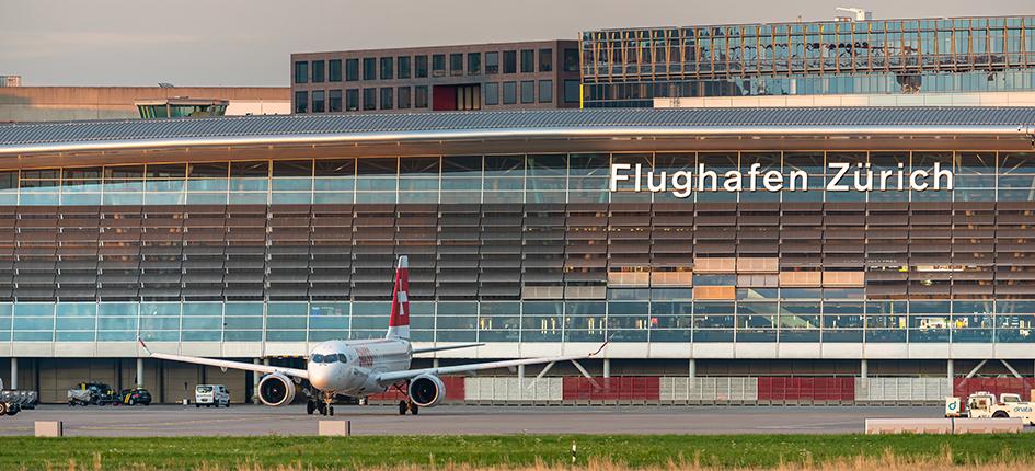indiaoutbound's tweet image. #Swiss airspace closed due to technical glitch in air traffic control system, says navigation service provider #Skyguide. Take-offs &amp;amp; landings halted at #Zurich &amp;amp; #Geneva airports, biggest airports in #Switzerland. Air space may stay closed for several hours. #IO @SwissEmbassyIND