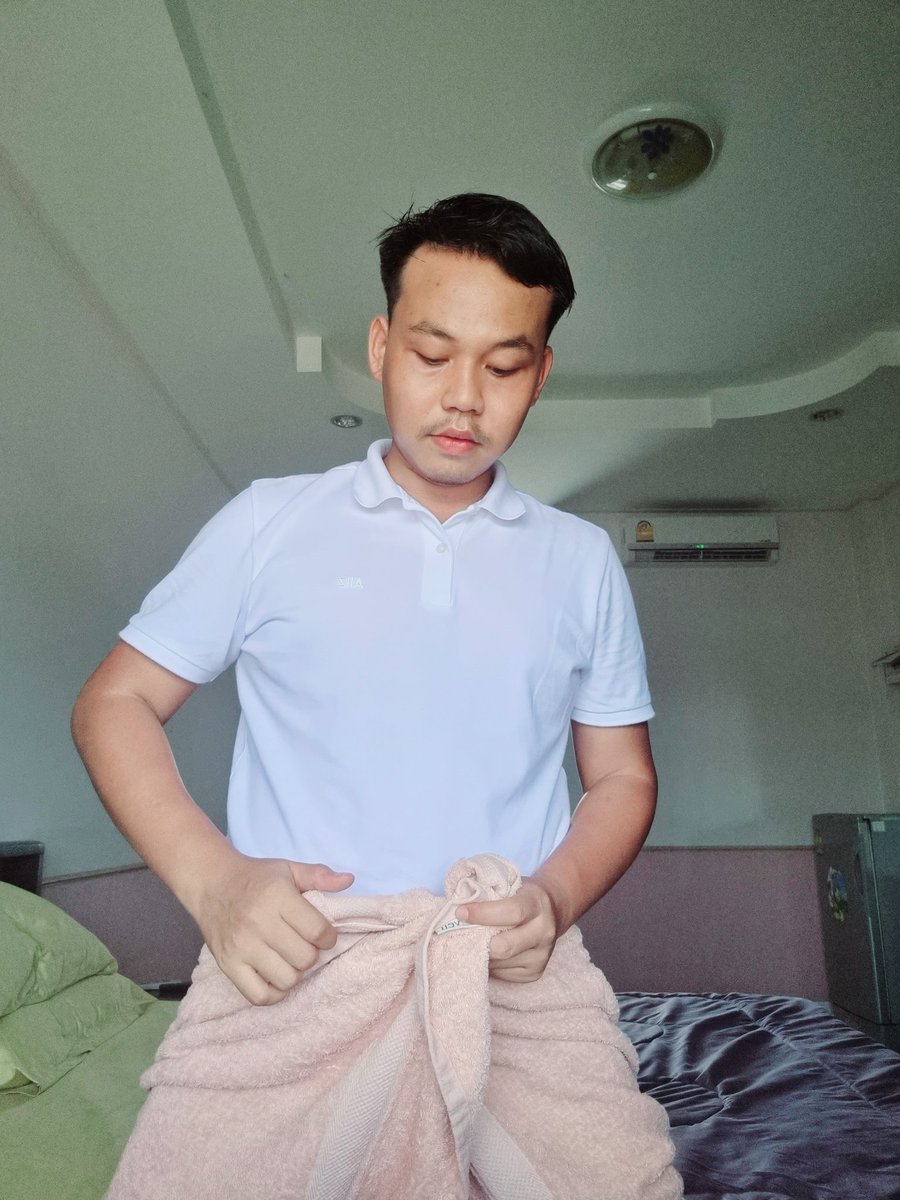 Zzb2tCi0EDCXMbY's tweet photo. ပြောက်သွားတာကြာလို့ချစ်သေးလား https://t.co/EAuXc8eBBP
