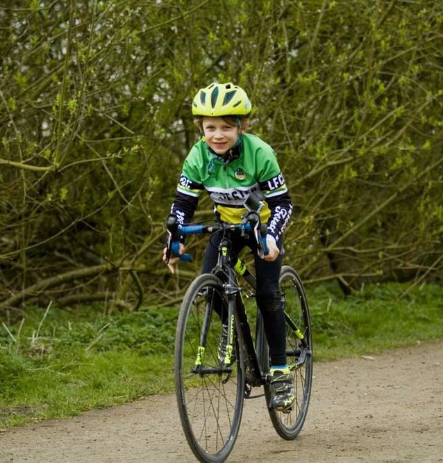 daniellloyd1's tweet image. On yesterday&apos;s GCN Show, we talked about Rupert Brooke.

He suddenly and unexpectedly lost his Dad at the age of 4. Now 7, he is riding the 200 miles from London to Paris to raise money for the Children&apos;s Bereavement Centre, which has supported him and his mum Jess ever since.