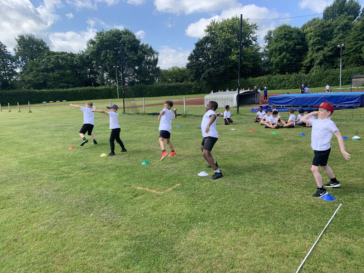 MrsWhileYear4's tweet image. Year 4 loved Sports Day, even if it was exhausting! So proud of their resilience and determination to complete all tasks and for always trying their best ❤️ #StPetersPE #StPetersSportsDay