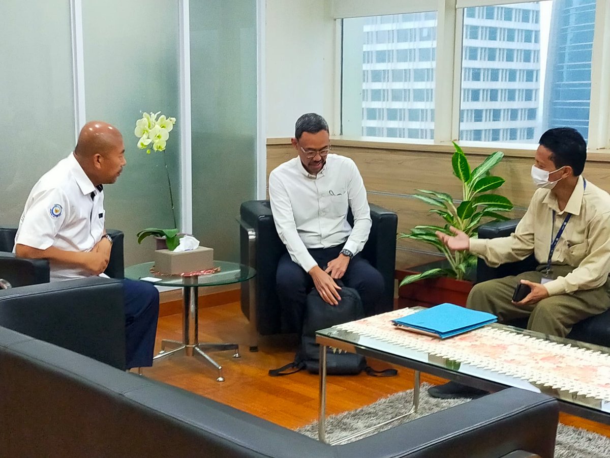 ZainiKP's tweet photo. Assalamualaikum, hari ini saya menerima kunjungan Adi Dipo, PIC @isdbindonesia untuk membahas mengenai rencana Appraisal Mission Proyek IFP-IFM Phase I pendanaan IsDB yang diusulkan di lokasi @ppnkejawanan dan @PPNPengambengan, didampingi Koord. Identifikasi dan Perencanaan KP https://t.co/AMPg14DuMS