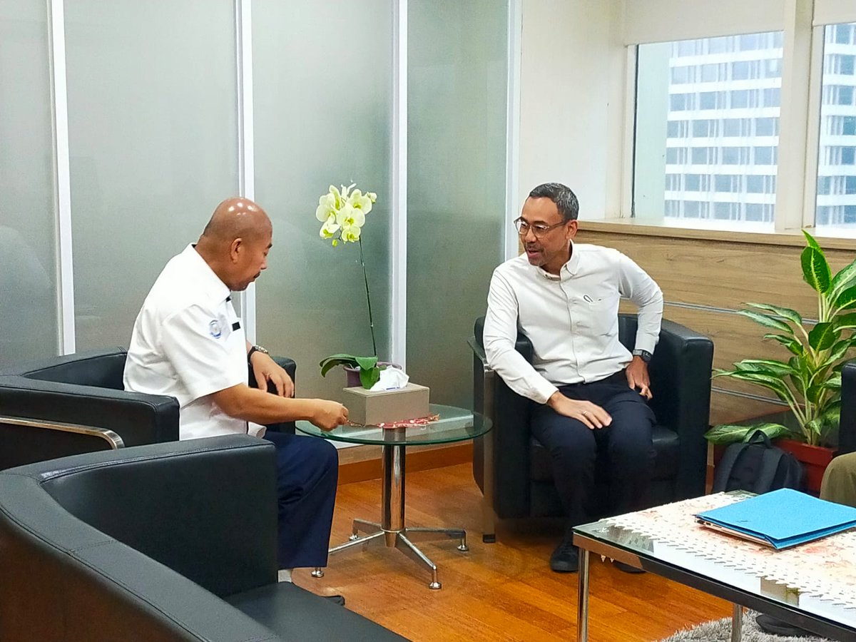 ZainiKP's tweet photo. Assalamualaikum, hari ini saya menerima kunjungan Adi Dipo, PIC @isdbindonesia untuk membahas mengenai rencana Appraisal Mission Proyek IFP-IFM Phase I pendanaan IsDB yang diusulkan di lokasi @ppnkejawanan dan @PPNPengambengan, didampingi Koord. Identifikasi dan Perencanaan KP https://t.co/AMPg14DuMS