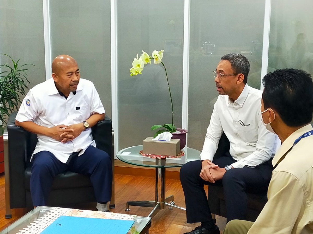 ZainiKP's tweet photo. Assalamualaikum, hari ini saya menerima kunjungan Adi Dipo, PIC @isdbindonesia untuk membahas mengenai rencana Appraisal Mission Proyek IFP-IFM Phase I pendanaan IsDB yang diusulkan di lokasi @ppnkejawanan dan @PPNPengambengan, didampingi Koord. Identifikasi dan Perencanaan KP https://t.co/AMPg14DuMS