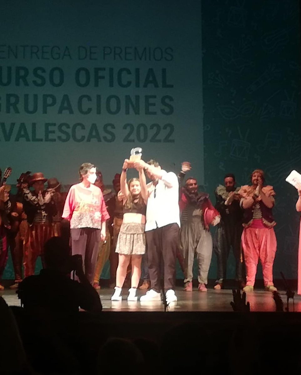 Ya está en nuestras vitrinas, hay que sentirse siempre orgulloso por el trabajo realizado, quedarse con lo bueno y su poquito de autocrítica. Eso de recogerlo con ella, ya es punto y aparte. 
P.d. de tonto tengo la cara na’ mas.
@lacomparsadekiker  @_loliitaa_09 #nohayquintomalo