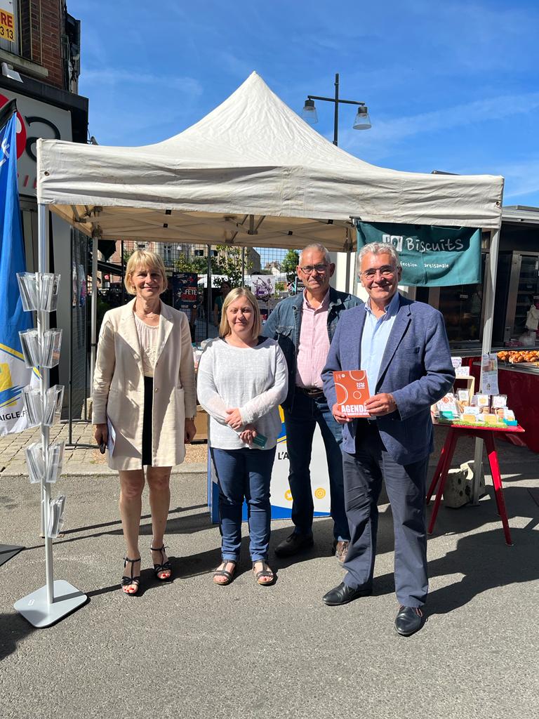 VeroLouwagie's tweet photo. #electionslegislatives2022 #avecVL #ducoeuretdelaction #Circorne2  @VirginieValtier 
Chaleureux échanges sur le marché de L'Aigle et chez les commerçants de Mortagne-au-Perche le mardi 14 juin. https://t.co/p4JTKxzIda