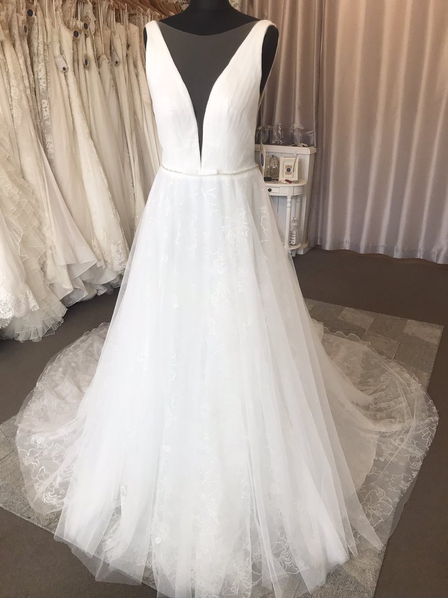 💞 𝐷𝑅𝐸𝑆𝑆 𝑂𝐹 𝑇𝐻𝐸 𝐷𝐴𝑌 💞

To book your private appointment with us to find your bridal style drop us a DM.
Or
Call 01482 236446
Email beverley@bridalreloved.co.uk

#weddingdress #bride #bridalrelovedbeverley #bridalreloved