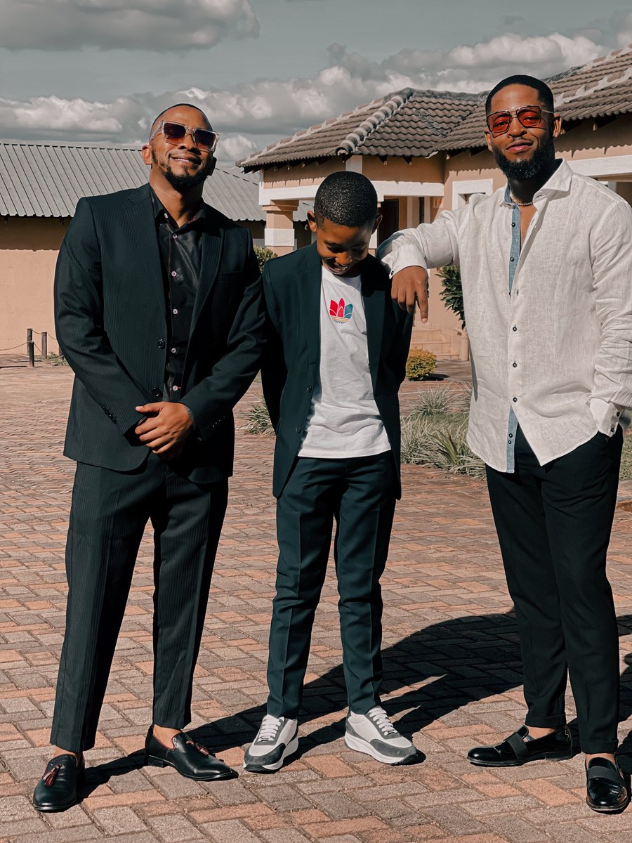 BatheezyLowkey's tweet photo. “Count Your Age by Friends, Not AGE..” 

Happy Birthday King 🥂 https://t.co/DZilbE2VxS