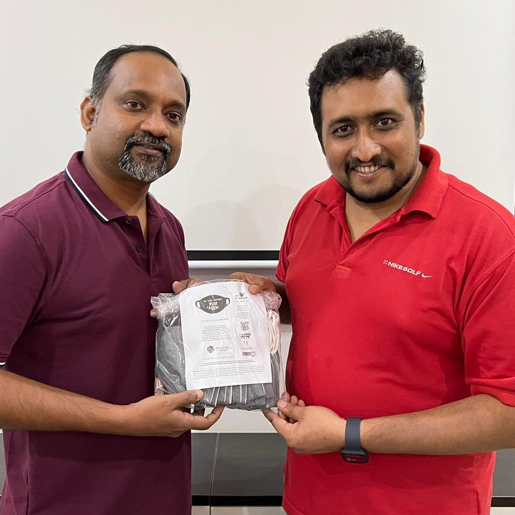 TibetHeritage's tweet image. #SpreadingMasks: On the behalf of The Mask Lab (India) &amp;amp; Friends of Tibet Foundation, Shri Eswar Anandan (R) distributes free #N95 #Masks among IT and Medical Professionals in Kochi on June 13, 2022. Report: friendsoftibet.org/spreadingmasks/ #COVID19 #Pandemic