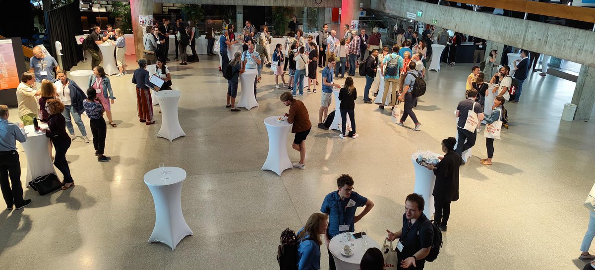 <a href="/rmwaterhouse/">Rob Waterhouse also @rmwaterhouse.bsky.social</a> <a href="/carmonation/">Santiago Carmona 🧬 🖥️</a> <a href="/P_Palagi/">Patricia Palagi - Hope for better 🇧🇷 🚩🌟!</a> <a href="/ELIXIREurope/">ELIXIR Europe</a> <a href="/RonD_Appel/">Ron D. Appel</a> <a href="/cdessimoz/">Christophe Dessimoz</a> Welcome back for the second day #SIBdays22: 9 workshops &amp; tutorials, a keynote lecture on the power of open software development, 2 parallel sessions and more ! sibdays.sib.swiss/programme