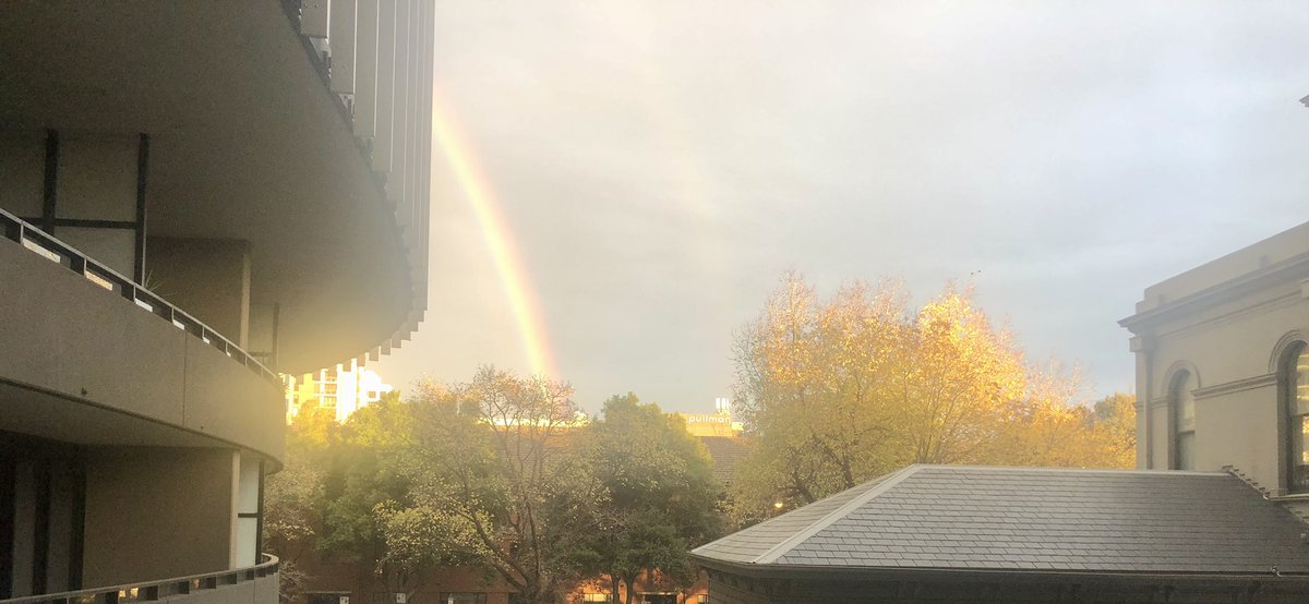 ItIsMeAJP's tweet photo. Melbourne finally provides a little bit of gold at the end of a grey day 🌈 https://t.co/zcHkaNy24e
