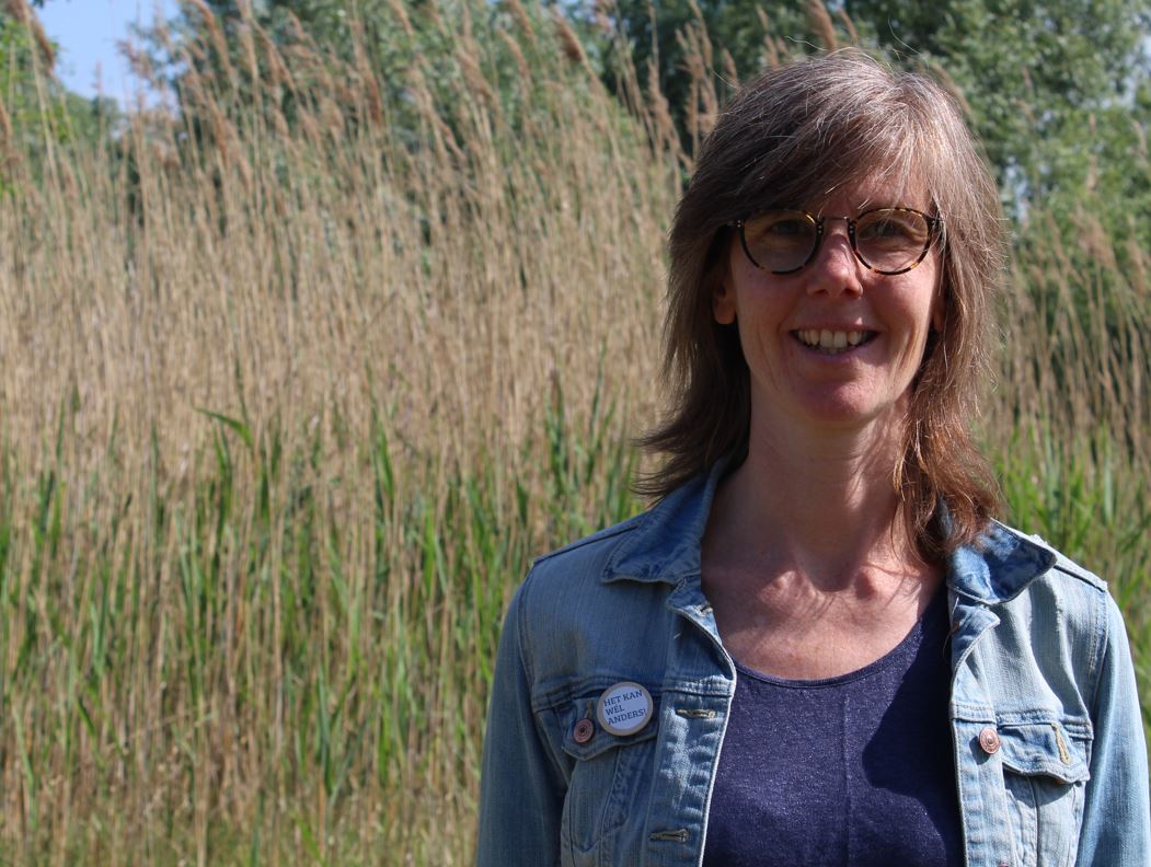 Re-story engageert coöperant communityleden voor  nieuw toekomstverhaal

“Het kan wél anders!” Dat is basisgedachte waarrond  Re-story opgestart werd. Elke Leyman is verantwoordelijk voor het uitbouwen van de community.

ow.ly/QSXO50Jx3Av