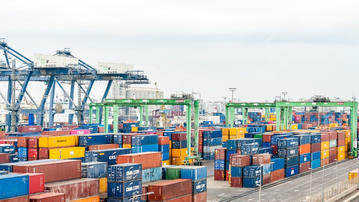 Schon in diesem Sommer drohen #englische Verhältnisse, weil in #Deutschland zu viele #Lkw-Fahrer fehlen. 

Weiterlesen: hds-international.group/allgemein/
#HDS optimiert Ihre #Logistik und #Transportkosten.
Bild © Pixabay