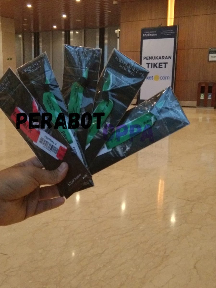 perabotoppa's tweet photo. Testimoni jastip dari konser terakhir EXO di indonesia🥰 https://t.co/WHJPnjLGpZ