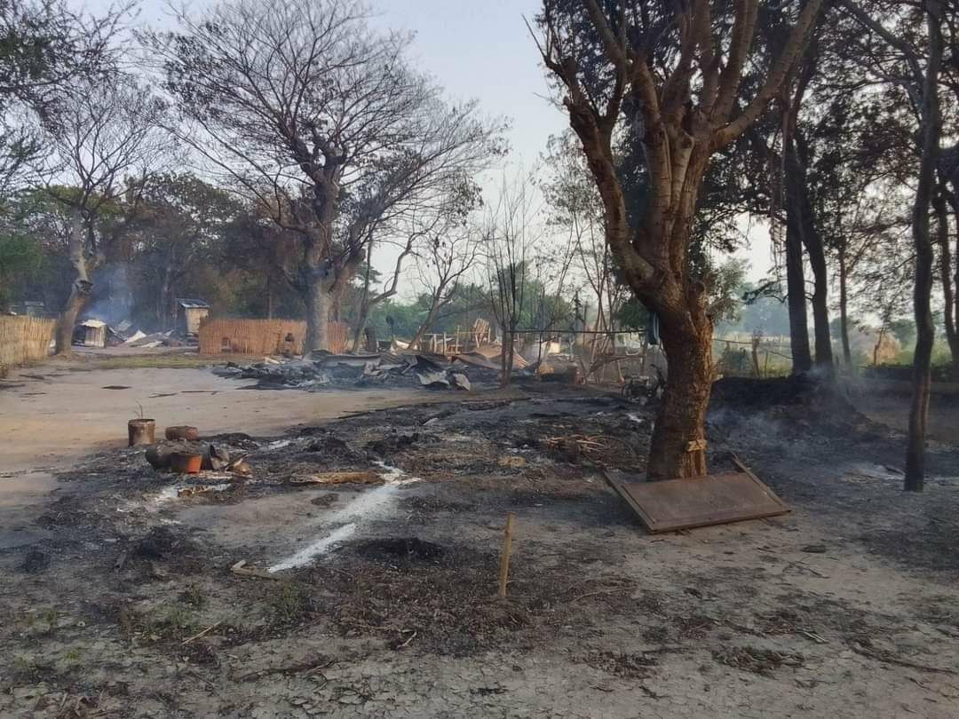 BryanOC55893120's tweet photo. Tw // Sensitive Contents,
SAC troops bombarded by 2 helicopters, bombed and burnt down the residential properties at 5 points and killed a local residents in Maekone village, Wetlet tsp, yesterday. #2022Jun15Coup #WarCrimesOfJunta #WhatsHappeningInMyanmar https://t.co/JbFP0uRymO