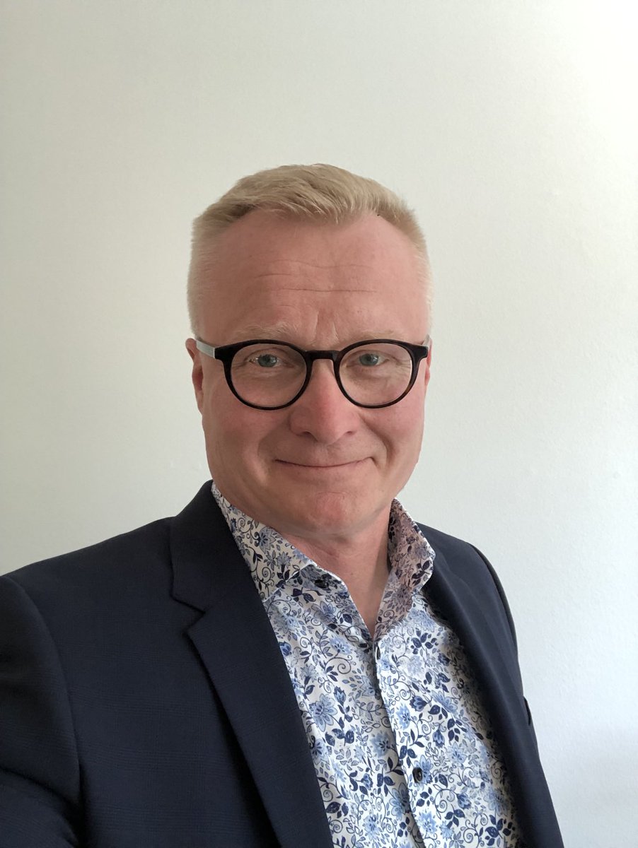 No niin, päivän teema nimityskuva. Onneksi pro pystyy parempaan. #Tiiseri #Perästäkuuluu