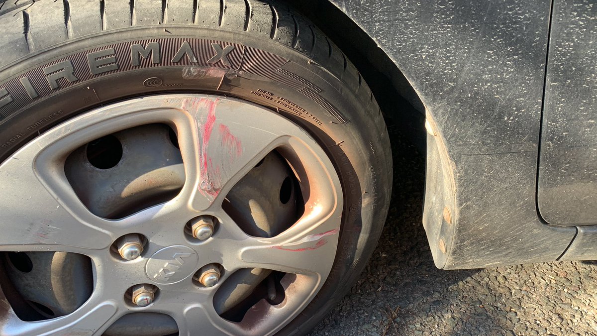 PjAsh748's tweet photo. Red paint on wing and wheel match FB colours https://t.co/00Avd8WIJl