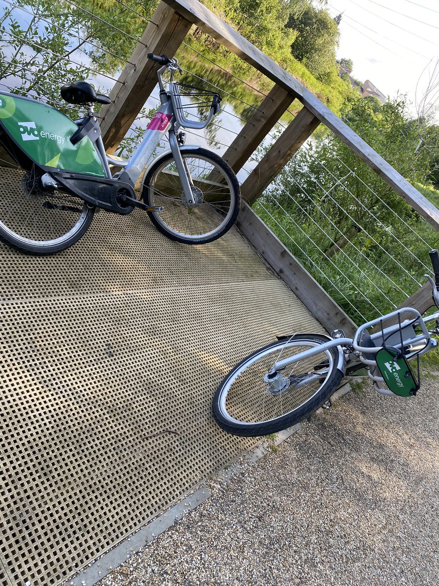KazzaTigger's tweet photo. Does anybody know how to report abandoned #ovobikes these are gonna end up in the canal! @ClaypitsLnr https://t.co/G8sSAHCqRU