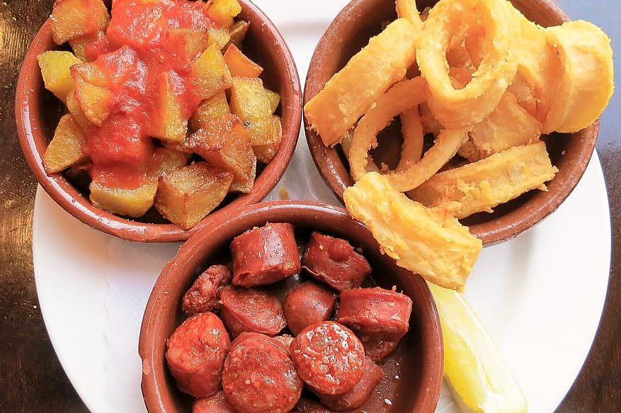 elcorreo_ae's tweet photo. ¡Exquisitas y a excelente precio! Desde mañana en #EmiratosArabes la gran #SemanadelaTapa española. #Tapasweek en restaurantes de #Dubai y #AbuDhabi. Con motivo del #DiaInternacionaldelaTapa y gracias a @EmbEspEAU @spanishbc @Turespana_ y @SpainMiddleEast https://t.co/eamgbA9oXE https://t.co/lFLk1wkgq6
