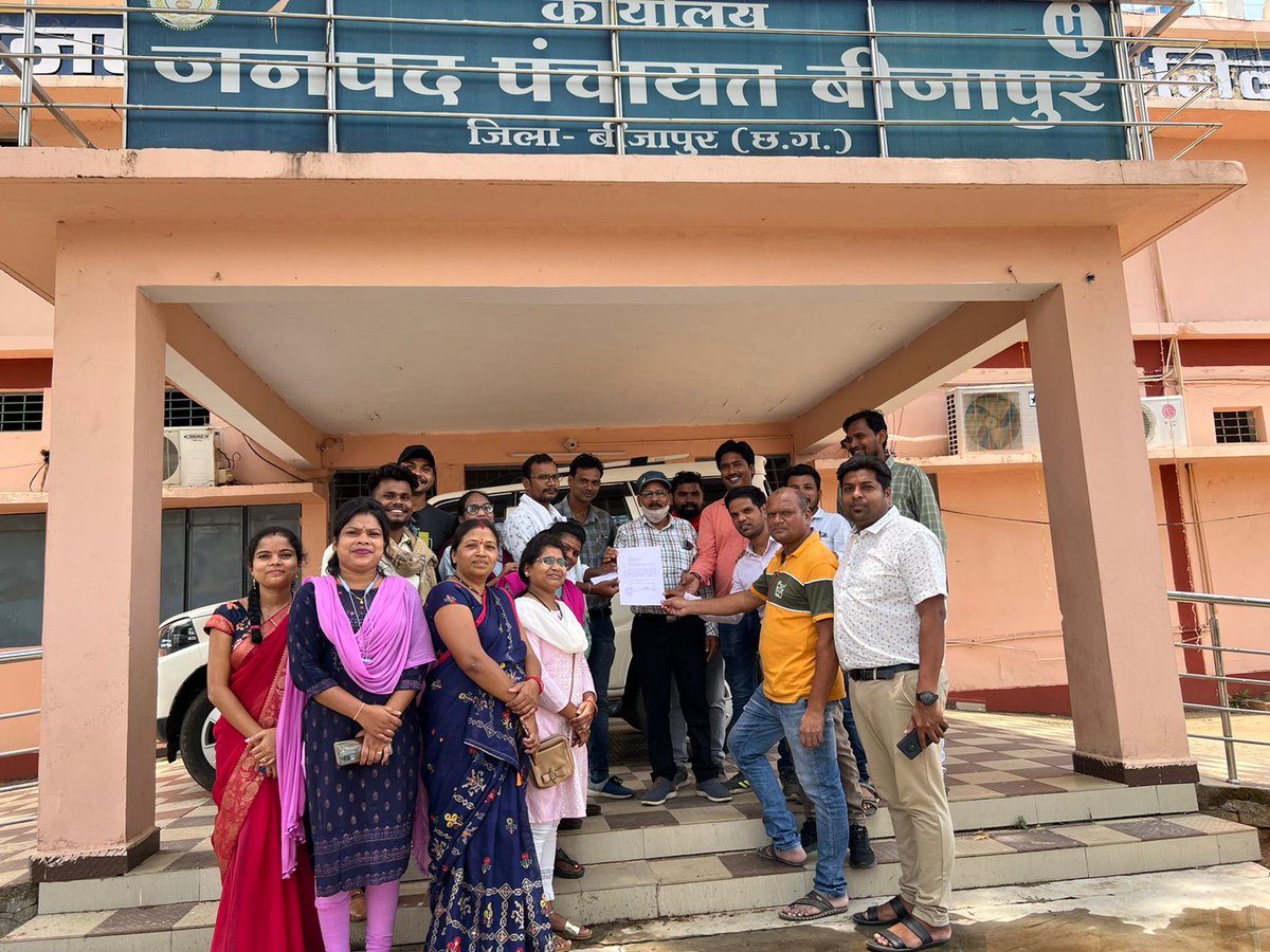 जनपद पंचायत बीजापुर द्वारा आज दिनांक 15 2022 को कार्यालय में सभी लोगों ने अपनी उपस्थिति दी एवं अपने सहायक परियोजना अधिकारी सर का सपोर्ट किया   गया