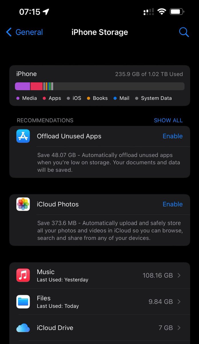 MovieCaveDave's tweet image. Damn, I Would Be A Little Concerned If My #iPhone Wasn’t A 1TB Configuration. 
How Can System Data Be Nearly 20GB ?
#Apple #SystemData #iPhone13ProMax #1TB