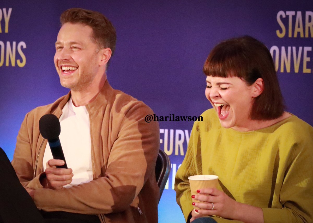 IdyllicCaptain's tweet photo. 3 years ago, the best Q&amp;A I’ve ever attended took place with #GinniferGoodwin, @JoshDallas and @colinodonoghue1 at @starfuryevents’ #Enchanted2. One hour spent smiling and laughing with guests who seemed to enjoy being there as much as we did 🤩💖 https://t.co/rKlXadyVYq