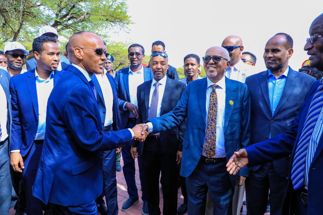 AmoudUniversity's tweet photo. 1-H.E. Mustafe Omer,president of the Somali Regional State,this morning Wed, Jun 15th,is expected to arrive at @AmoudUniversity premises where he shall be received by H.E. Abdirahman Salyci, Vice President, Somaliland, alongside Prof. Suleiman A. Gulaid, President, Amoud Univers. https://t.co/kmNrNIMd2M