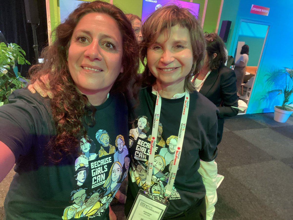 carolineramade's tweet photo. Well arrived at #VivaTech 🙌 #50intech #Wogitech #womenintech https://t.co/phC2wp5vRM