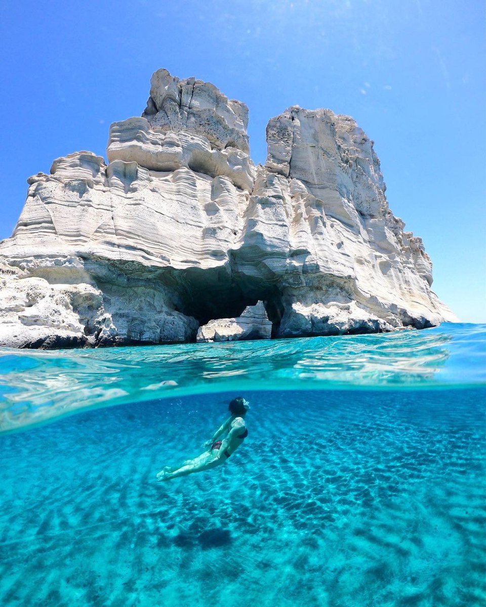isolegrecheinfo's tweet photo. Il mare e la singolare geologia di Kleftiko: perfetta sintesi della stratosferica bellezza dell'isola di MILOS.
Se vuoi organizzare una vacanza economica a MILOS, cerca un volo low cost, un traghetto e scegli...
📷 katerinakatopis
#viaggi #grecia #isolegreche #travel #milos https://t.co/68NYvsFePC