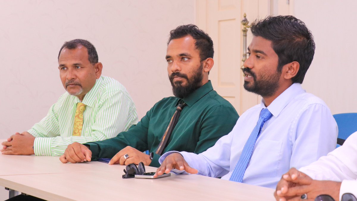 މިނިސްޓަރ އާމިނަތު ޝައުނާ ކ. ހިންމަފުށި ކައުންސިލާއި މިއަދު ބައްދަލުކުރައްވައިފި. އަދި މި ބައްދަލުކުރެއްވުމުގައި އެރަށަށް ދިމާވެފައިވާ ކުނީގެ މައްސަލައަށް ހައްލެއް ހޯދުމުގެ އިތުރުން އިޢާދަކުރަނިވި ހަކަތައާއި ގުޅޭގޮތުން މަޝްވަރާ ކުރައްވާފައިވޭ.