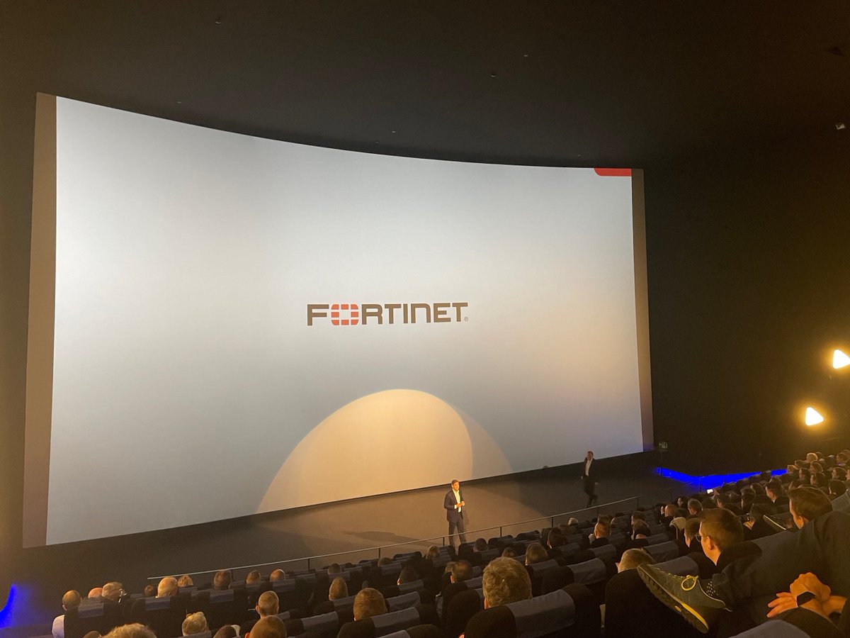 4netAG's tweet photo. @Fortinet Schweiz rollte für ihre Partner den roten Teppich aus: #FortinetSecurityDay im blue cinema cinedome Muri – ein filmreifer Auftritt🎬
❤️Dank an unsere Schweizer Freunde bei #Fortinet für den gelungenen Anlass👏

Bilder: 4net / Priska B. Roelli Fortinet https://t.co/n6QoI7Dm4Q