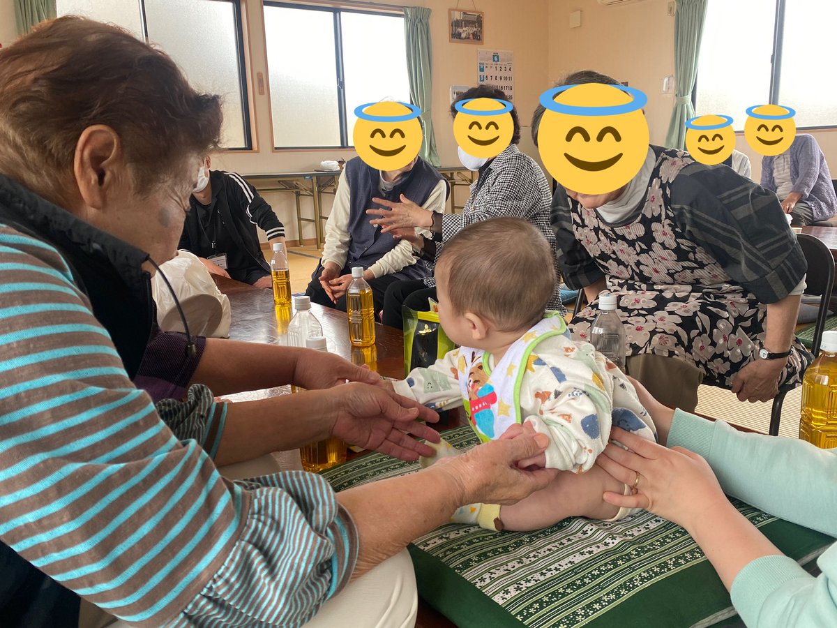 etsuko_ichihara's tweet photo. 亘理町の地元のママさんたちとのお茶会についに潜入させて頂いたのですが、アカチャン・オン・ステージ状態で楽しかった、みんなからの愛され度合いがすごい #triplecproject https://t.co/4RYL6egRjo