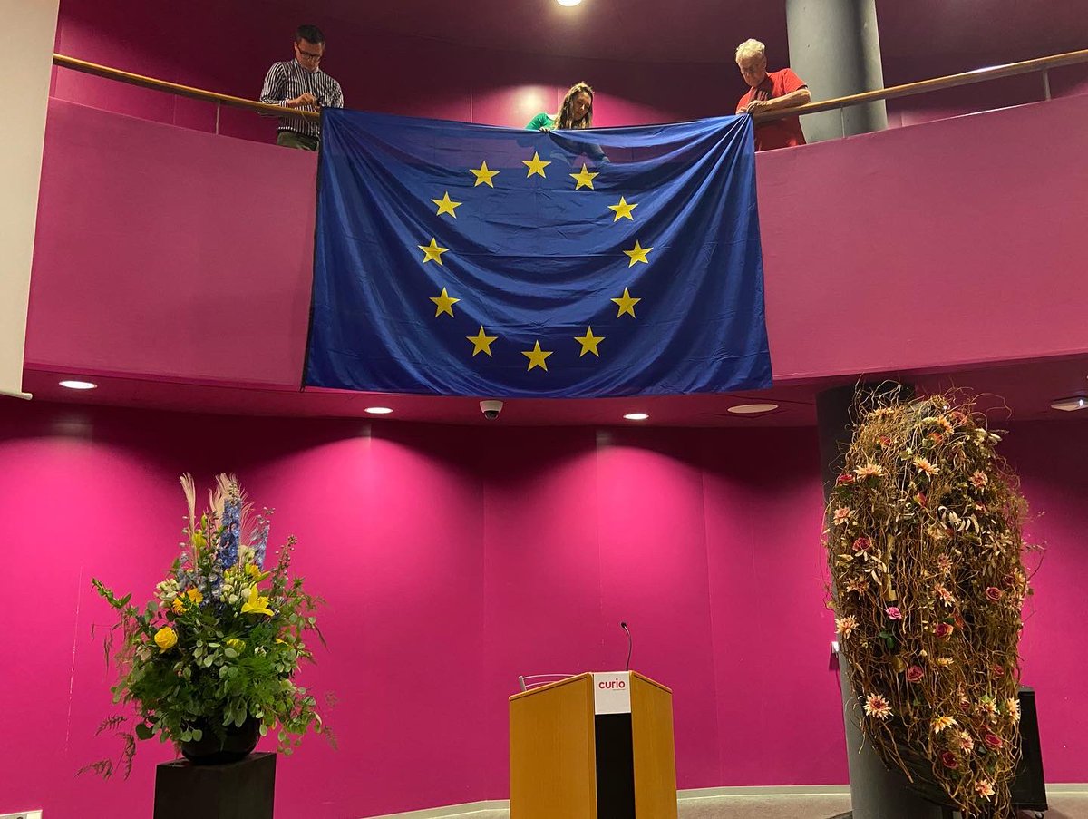 Europarl_NL's tweet photo. Leerlingen komen uit heel NL naar onze Juniordag bij @CurioOnderwijs in Roosendaal met Klimaatambassadeur Kiki Boreel @deKiesmannen @NJRtweets @DidierHerbert & Europarlementariër @MChahim. Wil jouw school ook meedoen met het #EPambassadorschool programma? https://t.co/ykmyywHNJi https://t.co/jz007jrn60