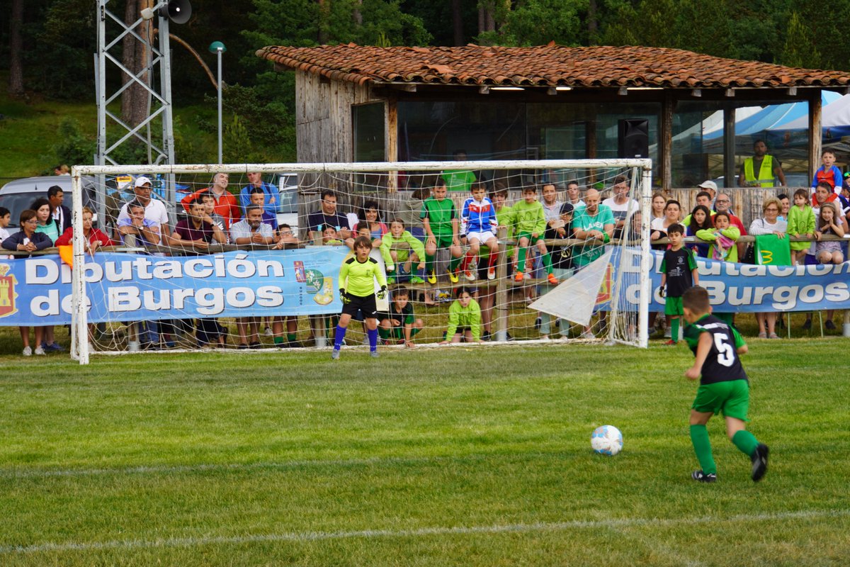 #deporteenlaprovincia |  Circuito Provincial Escolar de #Fútbol7 ⚽️

Gran jornada de compañerismo la vivida el pasado sábado en #QuintanarDeLaSierra en la que, por primera vez, se enfrentaron equipos de toda la provincia

Galería de fotos <a href="/ialonsopereda/">Íñigo Alonso Pereda</a>
♾ facebook.com/IDJBurgos/post…