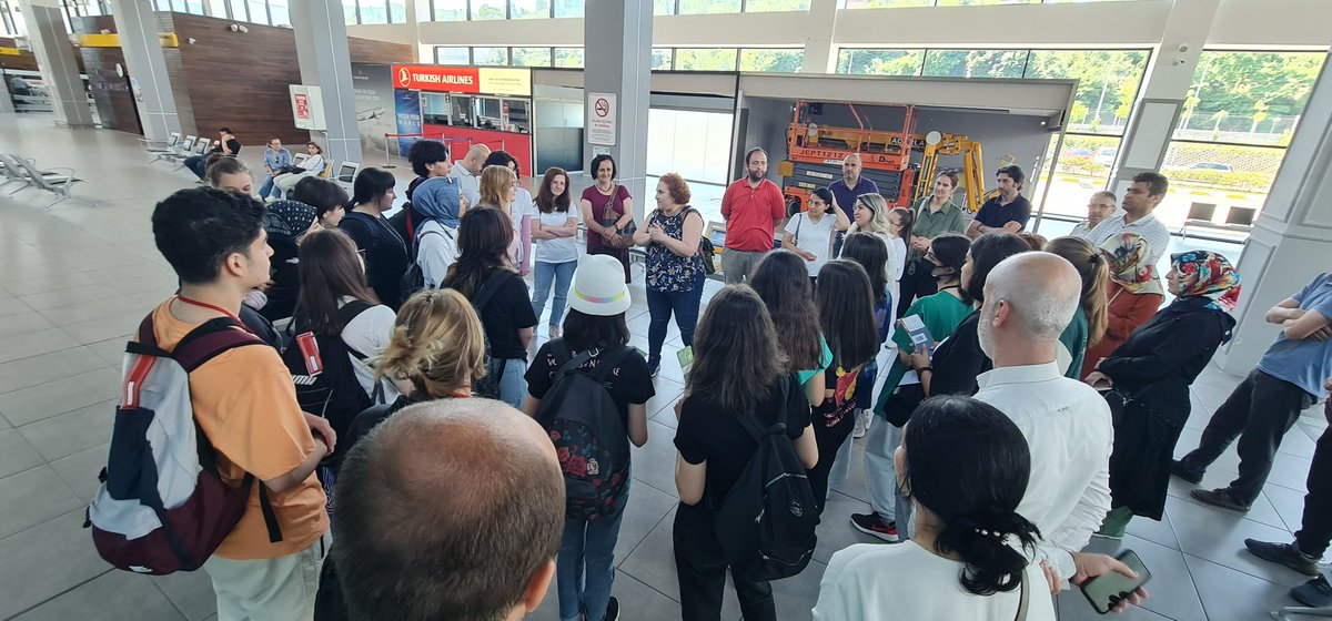 Erasmus+ Okul Egitimi Akreditasyonu kapsamında Cekya Prag'da öğrenci grup hareketliliğine katılacak öğrencilerimizi uğurladık. Yolları açık olsun💫
#orduerasmushamlesi 

<a href="/frkkymkc/">Faruk Kaymakcı</a> 
<a href="/ulusalajans/">Türkiye Ulusal Ajansı 🇹🇷 Turkish NA</a> 
<a href="/mfvargeloglu/">MEHMET FATİH VARGELOĞLU</a> 
<a href="/GozudikMusa/">Musa Gözüdik</a> 
<a href="/Ordu_MEM/">Ordu İl Millî Eğitim Müdürlüğü</a>