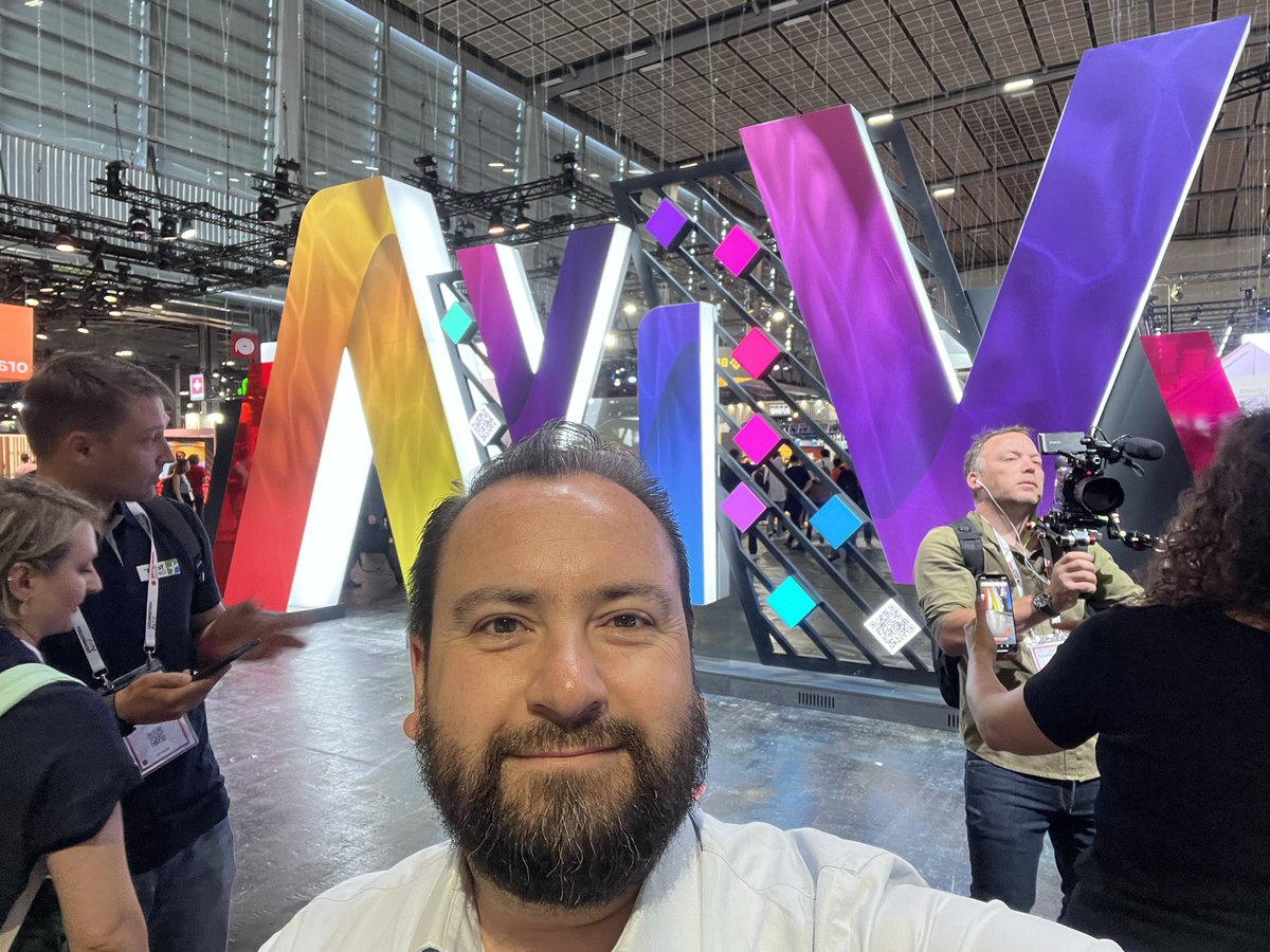 Starting my day at #VivaTEch2022 - excited to discover new tech in medical and meet with clients !!