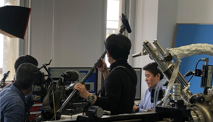 nano_mana_chan's tweet photo. 【MANA風景】
＼📹取材対応中／
この模様は、明日の #NHKBSプレミアム で放送される #コズミックフロント をご覧ください。
https://t.co/02UUVos8EX
#nhkbsp #NHKBSPremium #Cosmicfront #nanocarrace2 #WPI_MANA https://t.co/dNwRcifLJ5