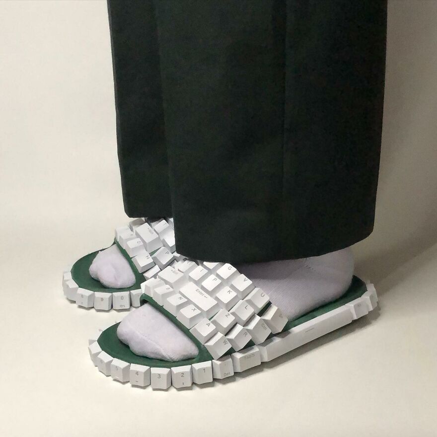 jakeranallo's tweet photo. Has fashion gone too far? ⌨️

via https://t.co/4TdxCKoqxi

#fashion #funny #art #productdesign https://t.co/Nh0zYeuL2w