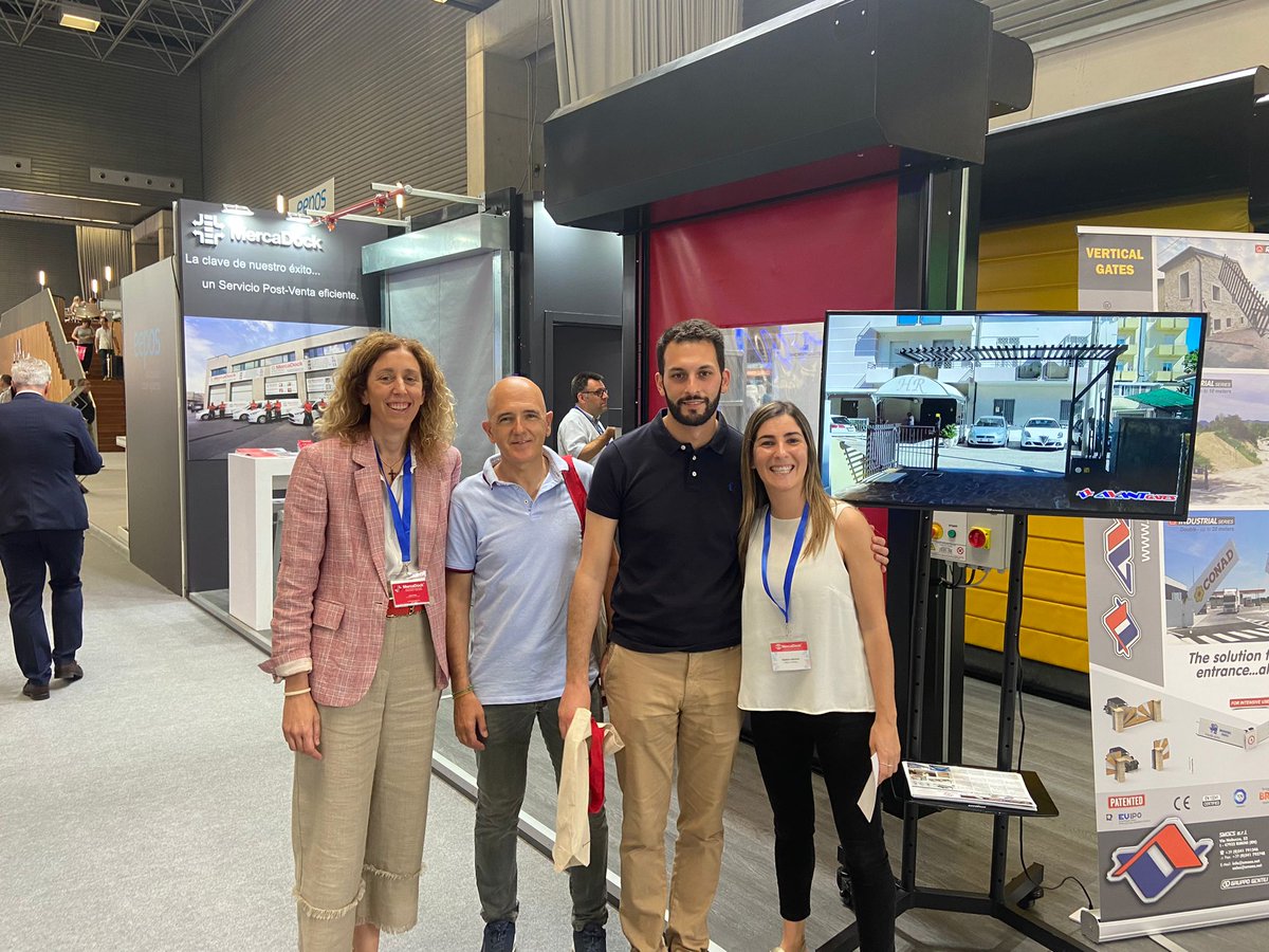 mercadockinfo's tweet photo. Tras la visita de nuestras compañeras a las instalaciones de nuestro cliente @SidenorAceros hace apenas 1 mes, la @BEC_BIEMH les ha vuelto a juntar! 👏🏻 

Eskerrik asko por haberos pasado por nuestro stand chicos. ¡Lo que une la #Bienal que no lo separe nadie!  🤗

#NetworkingTime https://t.co/nBA7D8kwaV