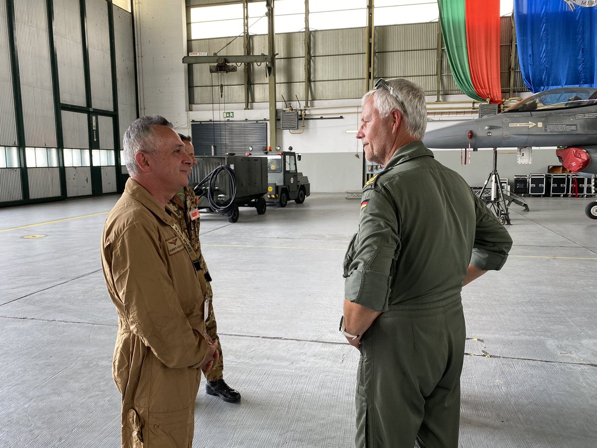 EATC_'s tweet photo. #ETAPT2022 Major General Andreas Schick, #EATC Commander, attended the #DVDay organized by the Portuguese AirForce 🇵🇹✈️ in #Beja
#AirMobility #TogetherWeGoBeyond https://t.co/b2b8inrgkq