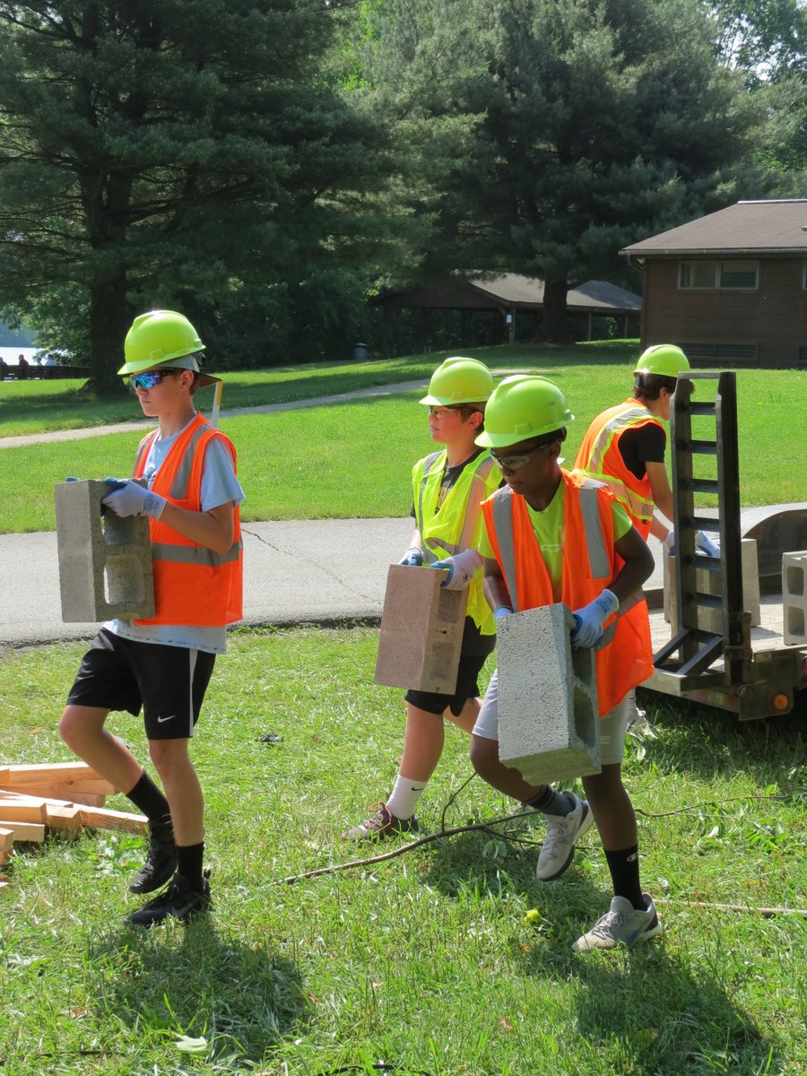 Seneca_Valley's tweet photo. Way to go! Seventh graders from @SV_RGMS recently participated in a community service project with the @pafishandboat to build 40 fish🐟habitats for Lake Arthur @ Moraine State Park. #RyanGloyerMiddleSchool #SVGivesBack #SVMakesADifference #SVProud #SV2122 https://t.co/a6SHaZlPth