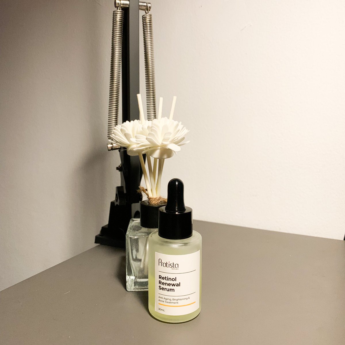kejumini's tweet photo. [Review]

Lagi suka banget dengan kondisi kulit di bulan inii (ʃ⌣ƪ)

Sejak pakai Retinol Renewal Serum, kulit jadi jarang banget bruntusan. Bekas jerawat juga lebih cepat memudar, lhoo.

Yuk kita bahas produk retinol dari Pratista ini (>̯-̮<)

#racuninskincare https://t.co/OSSCCkYfcd