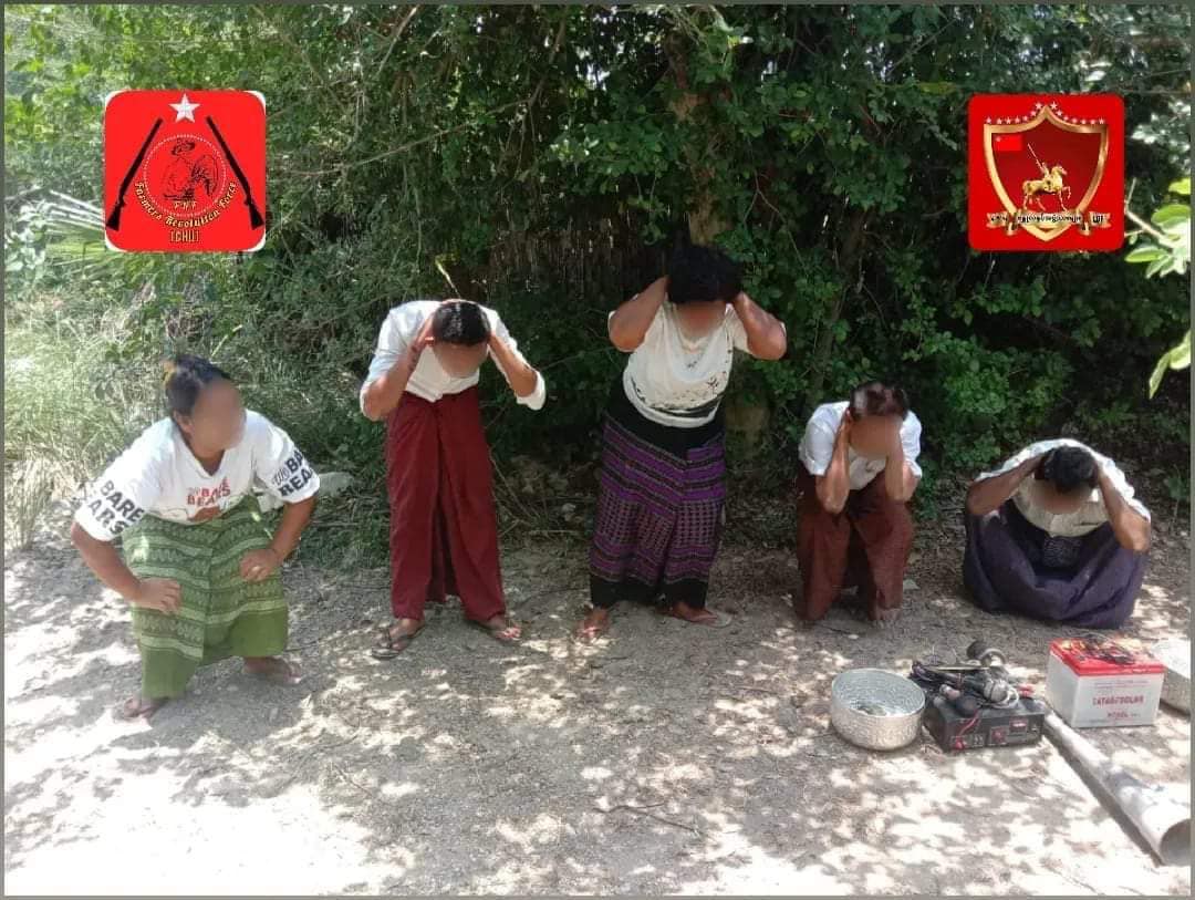 MizzimaNews's tweet photo. ဘုံဆွမ်းလောင်းအသင်းအမည်ခံ၍ ကိုယ်ကျိုးရှာ အလှူခံနေသည်ဆိုသည့် မုံရွာမြို့နယ်က လူစုအား ကာကွယ်ရေးတပ်ဖွဲ့ အပြစ်ဒဏ်ပေး

#စစ်ကိုင်းတိုင်း 
#မုံရွာမြို့နယ်
#ဘုံဆွမ်းလောင်းအသင်း
#ကိုယ်ကျိုးရှာခြင်း
#ဖမ်းဆီးစစ်ဆေး
#ကာကွယ်ရေးတပ်ဖွဲ့ https://t.co/qC80H4sOHa